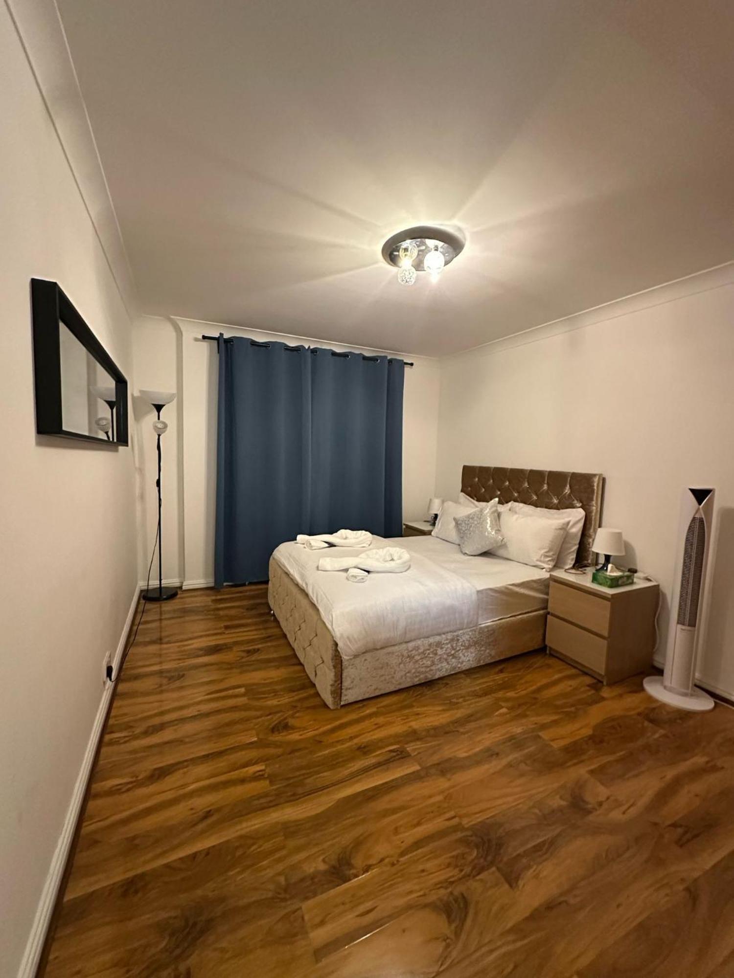 3 Bedrooms With Security 24 * London