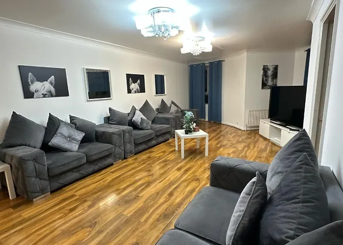 3 Bedrooms Apartment With Security 24 Hours