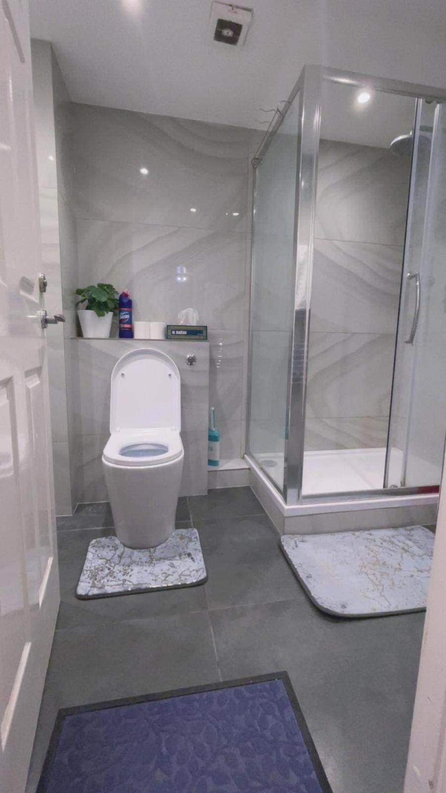 3 Bedrooms With Security 24