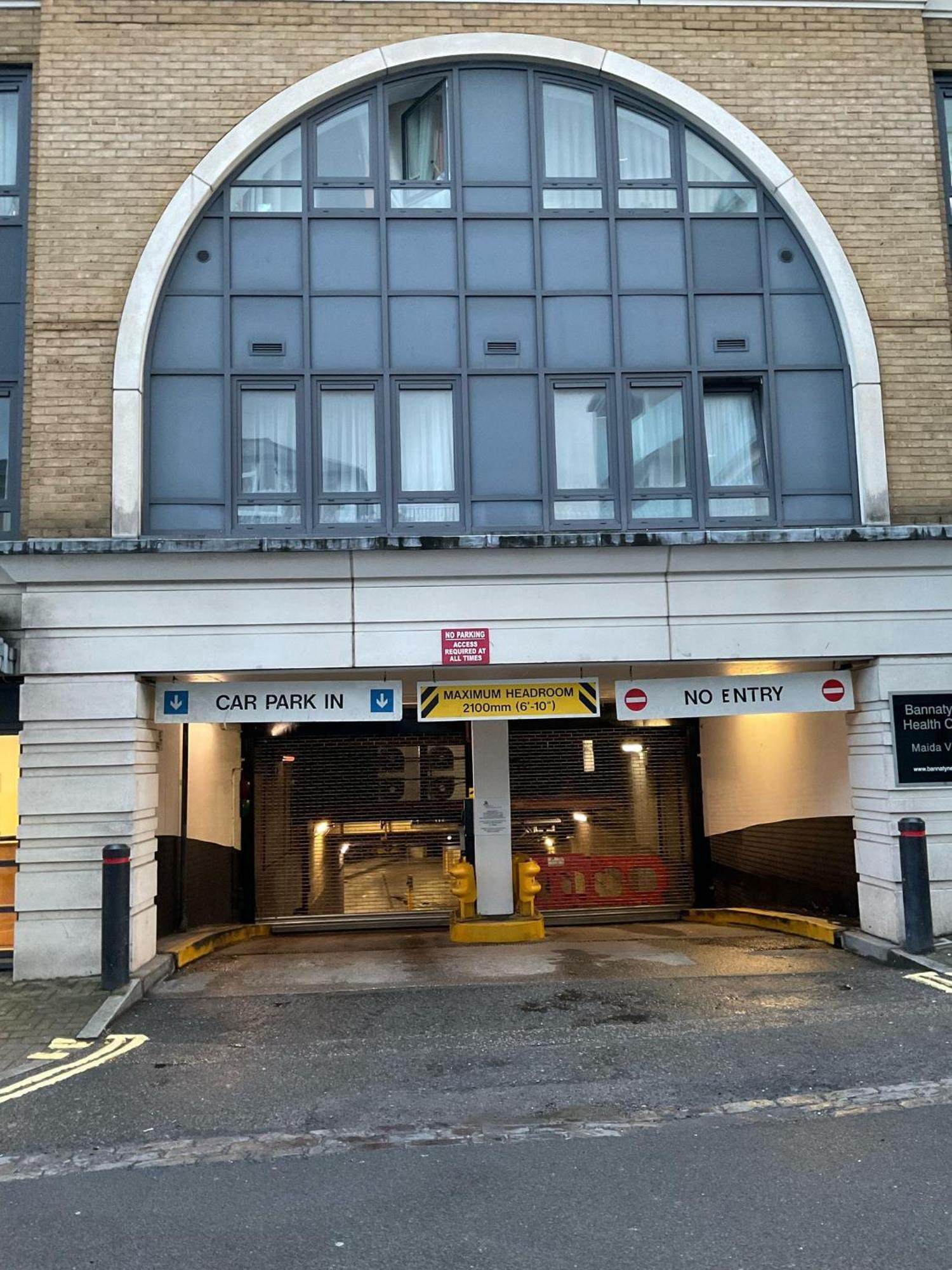 3 Bedrooms With Security 24 Londres