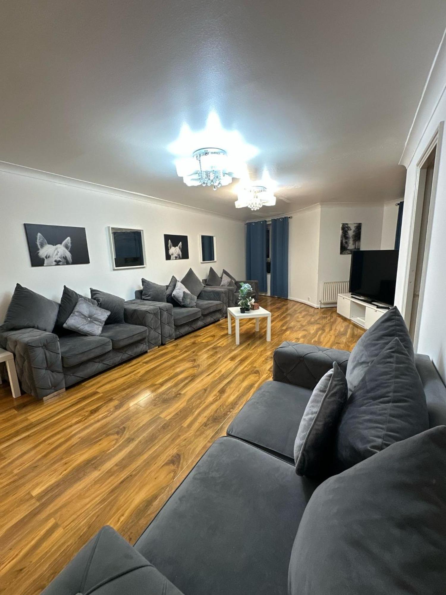 Appartement 3 Bedrooms With Security 24 Londen